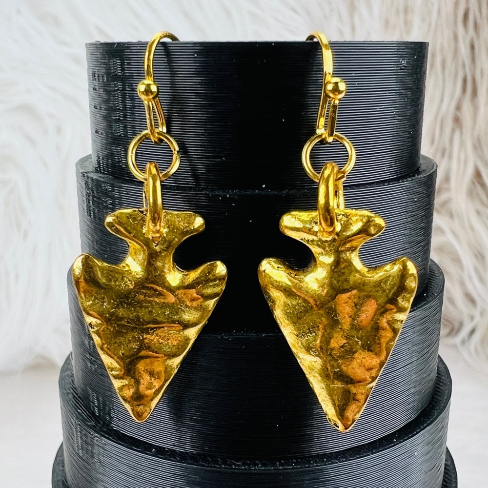 Gorgeous, Weighted, Hammered, Arrowhead Goldtone … - image 1